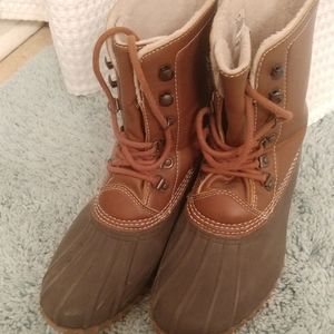 Duck boots